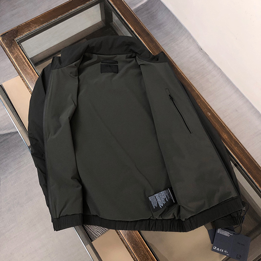 プラダ 新しいスタンドカラージャケット