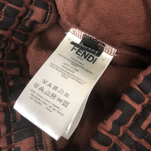 フェンディ  新しいフルプリントロゴショーツ
