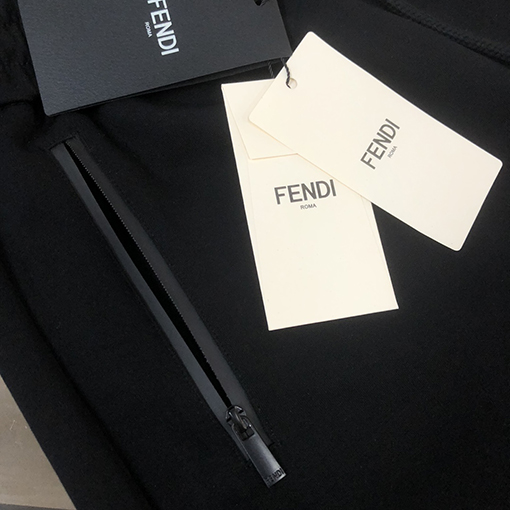 フェンディ モノグラムアルファベットステッチロゴショーツ