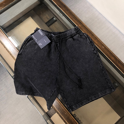 プラダスーパーコピー 三角マークのショートパンツ