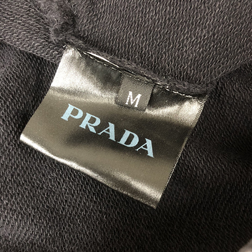 プラダスーパーコピー 三角マークのショートパンツ