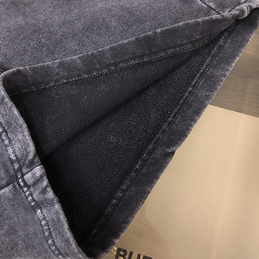プラダスーパーコピー 三角マークのショートパンツ