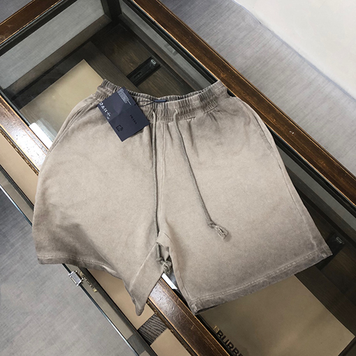 プラダスーパーコピー 三角マークのショートパンツ