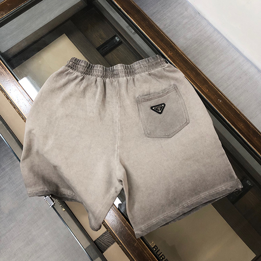 プラダスーパーコピー 三角マークのショートパンツ