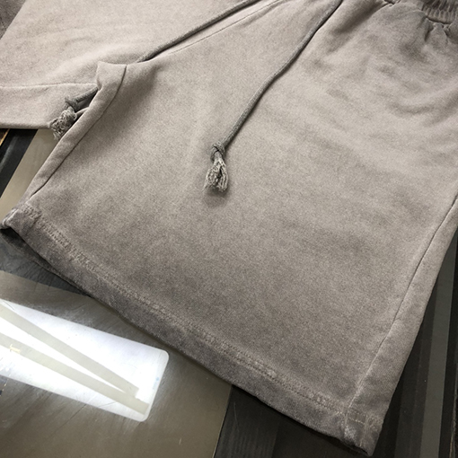 プラダスーパーコピー 三角マークのショートパンツ