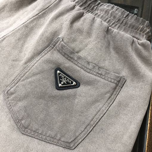 プラダスーパーコピー 三角マークのショートパンツ