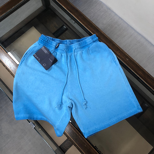プラダスーパーコピー 三角マークのショートパンツ