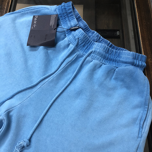 プラダスーパーコピー 三角マークのショートパンツ