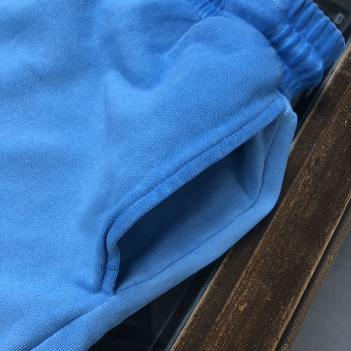 プラダスーパーコピー 三角マークのショートパンツ