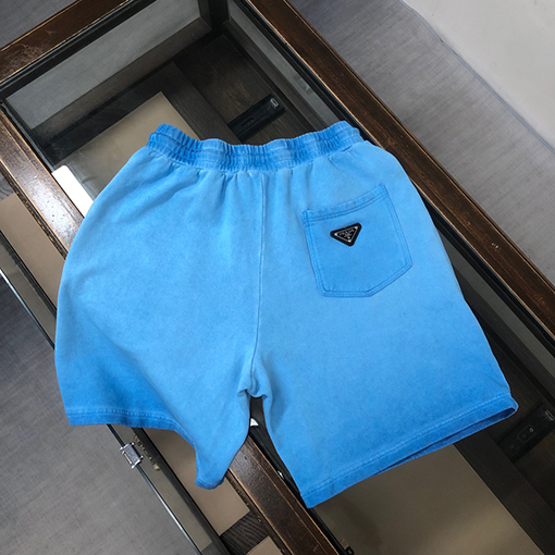 プラダスーパーコピー 三角マークのショートパンツ