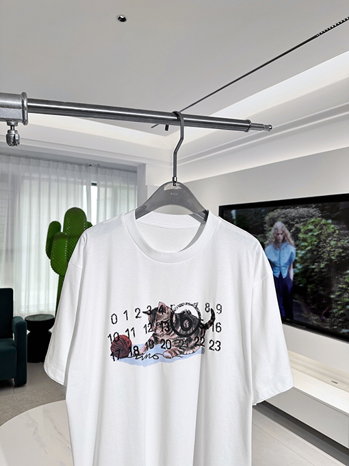 マルタンマルジェラ 猫のプレイボールデジタルカレンダープリント半袖Tシャツ