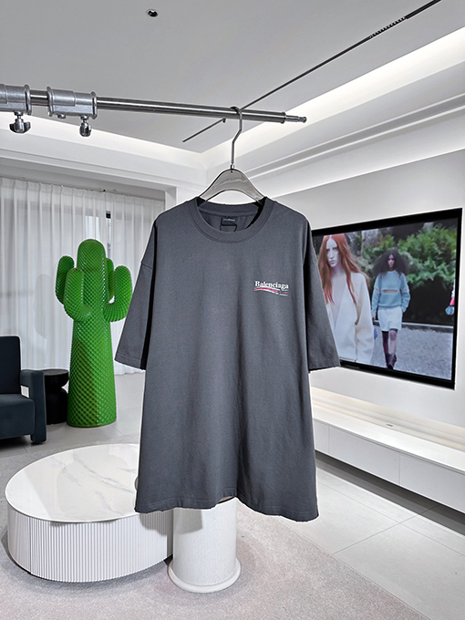 バレンシアガ コーラの文字が壊れたプリント半袖Tシャツ