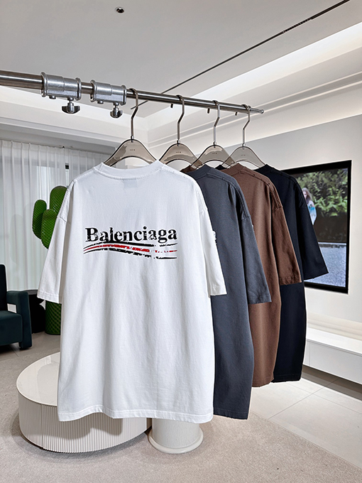 バレンシアガ コーラの文字が壊れたプリント半袖Tシャツ