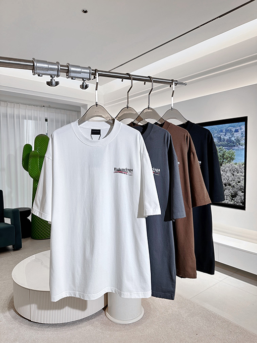 バレンシアガ コーラの文字が壊れたプリント半袖Tシャツ