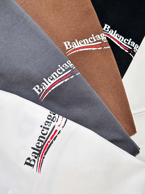バレンシアガ コーラの文字が壊れたプリント半袖Tシャツ