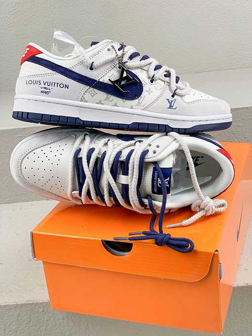 ナイキ X ルイヴィトン  Louis Vuitton x Nike SB Dunk Low Lot  ローカットスニーカー