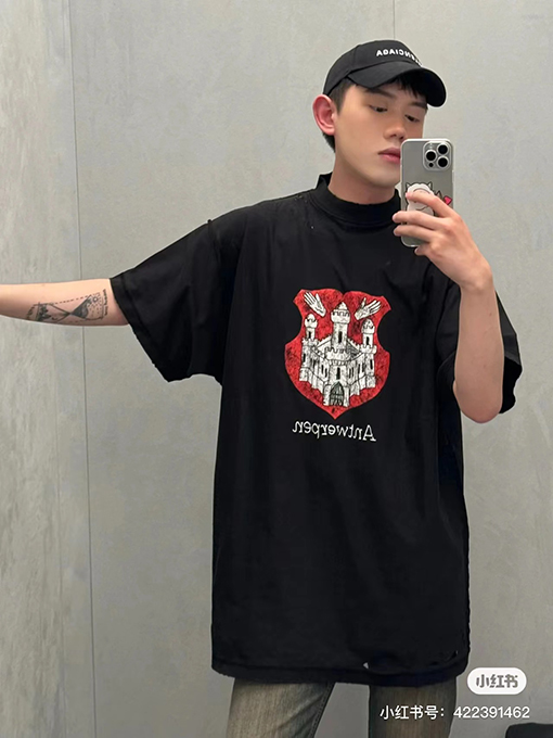 バレンシアガコピー バックロゴウォッシュ磨かれた古い半袖Tシャツ