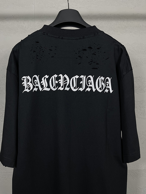バレンシアガコピー   バックロゴウォッシュ磨かれた古い半袖Tシャツ