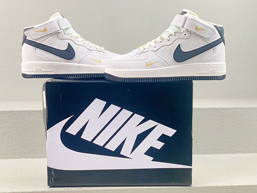 ナイキスーパーコピー  Nike Air Force 1 Mid 07ホワイトグレーブラック刺繍ゴールドフック