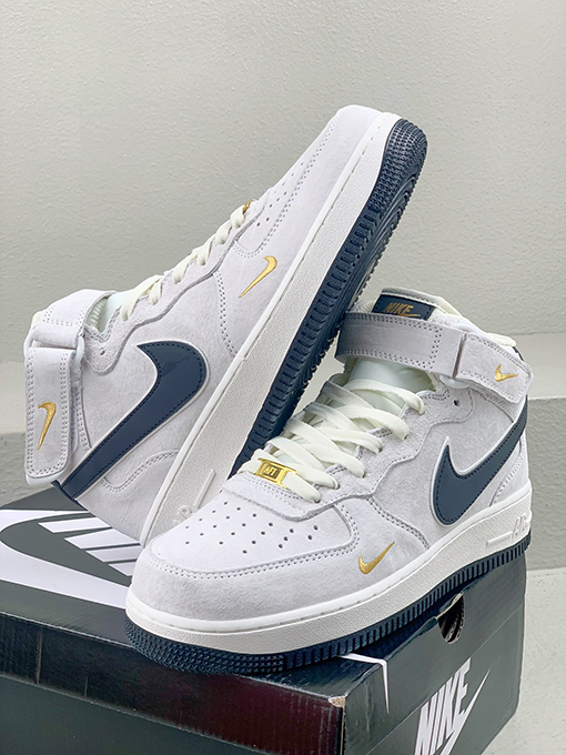 ナイキスーパーコピー  Nike Air Force 1 Mid 07ホワイトグレーブラック刺繍ゴールドフック