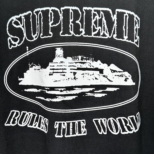 シュプリームスーパーコピー RULE THE WORLD TEEアルカトラズプリント半袖シャツ