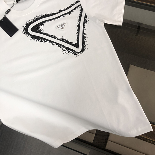 プラダコピー 新しい半袖Tシャツ
