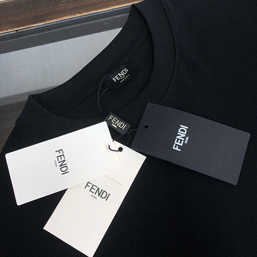 フェンディ 同じタイプの丸首半袖Tシャツ