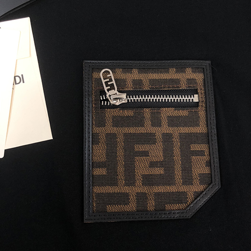 フェンディ 同じタイプの丸首半袖Tシャツ