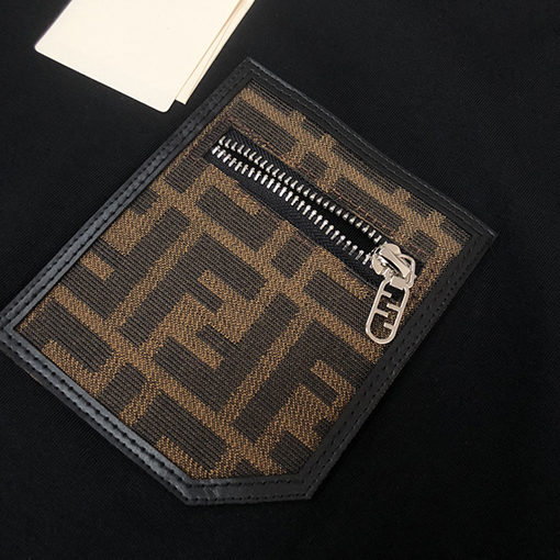フェンディ 同じタイプの丸首半袖Tシャツ