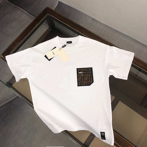 フェンディ 同じタイプの丸首半袖Tシャツ