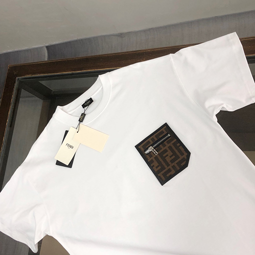 フェンディ 同じタイプの丸首半袖Tシャツ