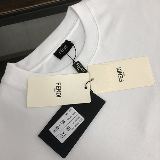 フェンディ 同じタイプの丸首半袖Tシャツ