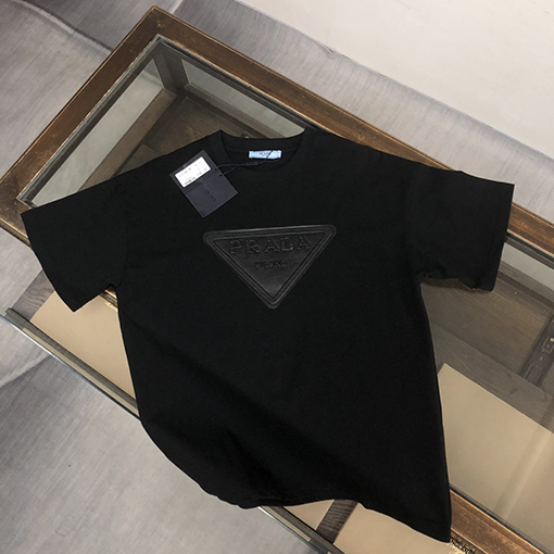プラダコピー   カウンターと同じタイプの丸首半袖Tシャツ