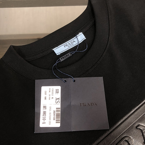 プラダコピー   カウンターと同じタイプの丸首半袖Tシャツ