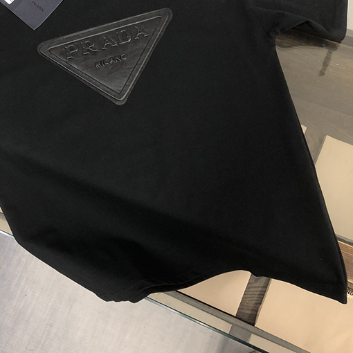 プラダコピー   カウンターと同じタイプの丸首半袖Tシャツ