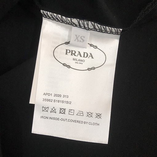 プラダコピー   カウンターと同じタイプの丸首半袖Tシャツ