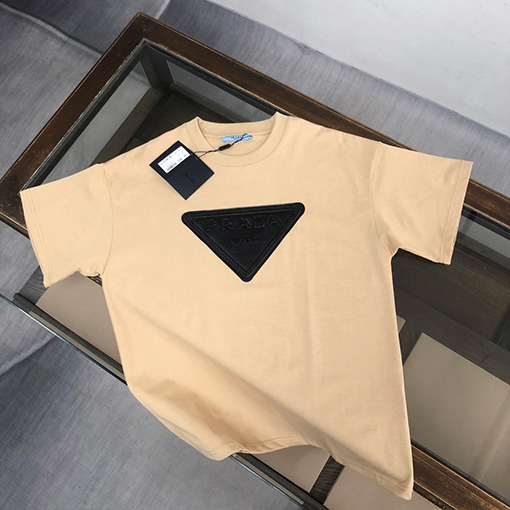 プラダコピー   カウンターと同じタイプの丸首半袖Tシャツ