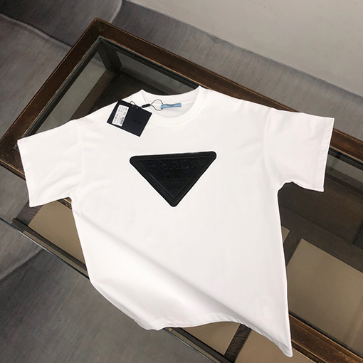 プラダコピー   カウンターと同じタイプの丸首半袖Tシャツ