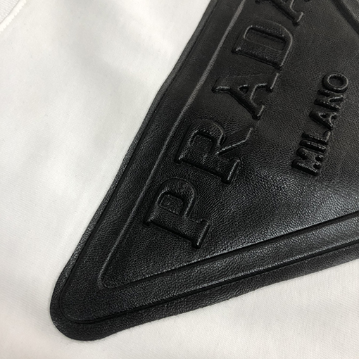 プラダコピー   カウンターと同じタイプの丸首半袖Tシャツ