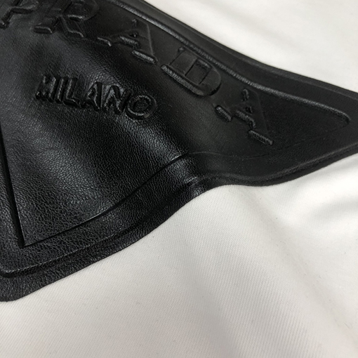 プラダコピー   カウンターと同じタイプの丸首半袖Tシャツ
