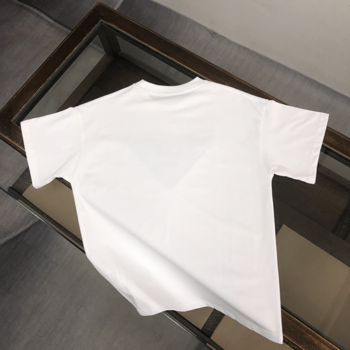 プラダコピー   カウンターと同じタイプの丸首半袖Tシャツ