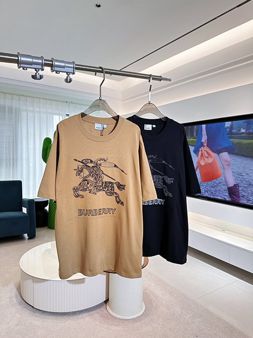 バーバリーコピー 胸に刺繍された軍馬半袖Tシャツ