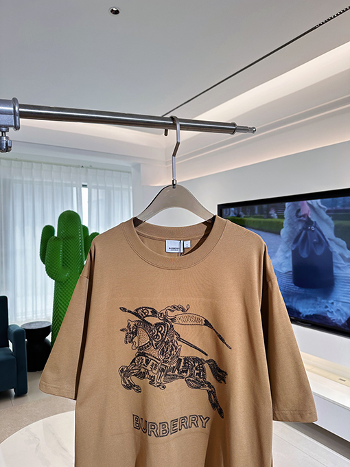 バーバリーコピー 胸に刺繍された軍馬半袖Tシャツ
