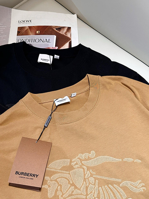 バーバリー スーパーコピー   エンボス刺繍立体軍馬半袖Tシャツ