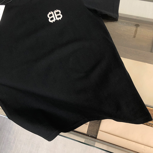 バレンシアガコピー   プリントロゴ半袖Tシャツ