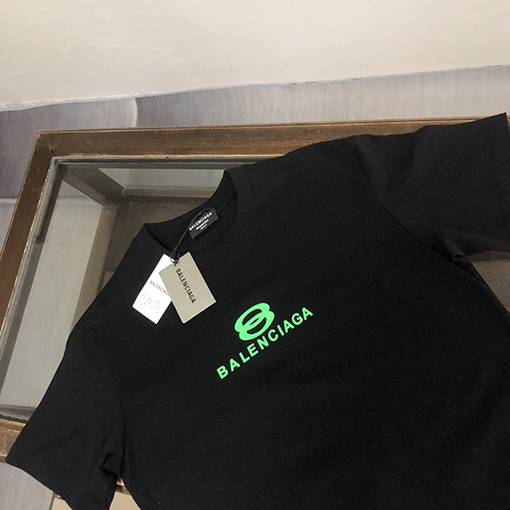 バレンシアガコピー   プリントロゴ半袖Tシャツ