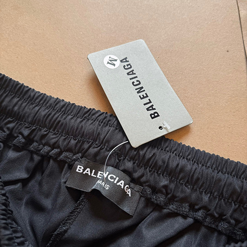 バレンシアガ   アップリケ刺繍大文字ロゴリボンショーツ