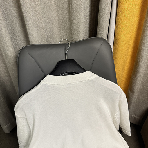 プラダ 胸に新しい三角マークの半袖Tシャツ