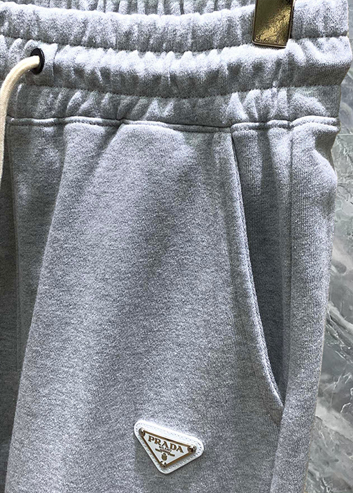プラダ スリムなラインの美しいプリントシンプルなロゴスポーツパンツ