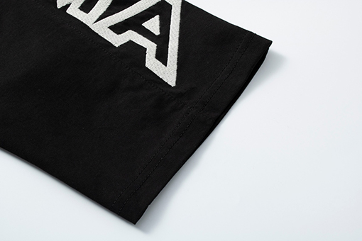 フェンディ ショルダーロゴ刺繍半袖Tシャツ